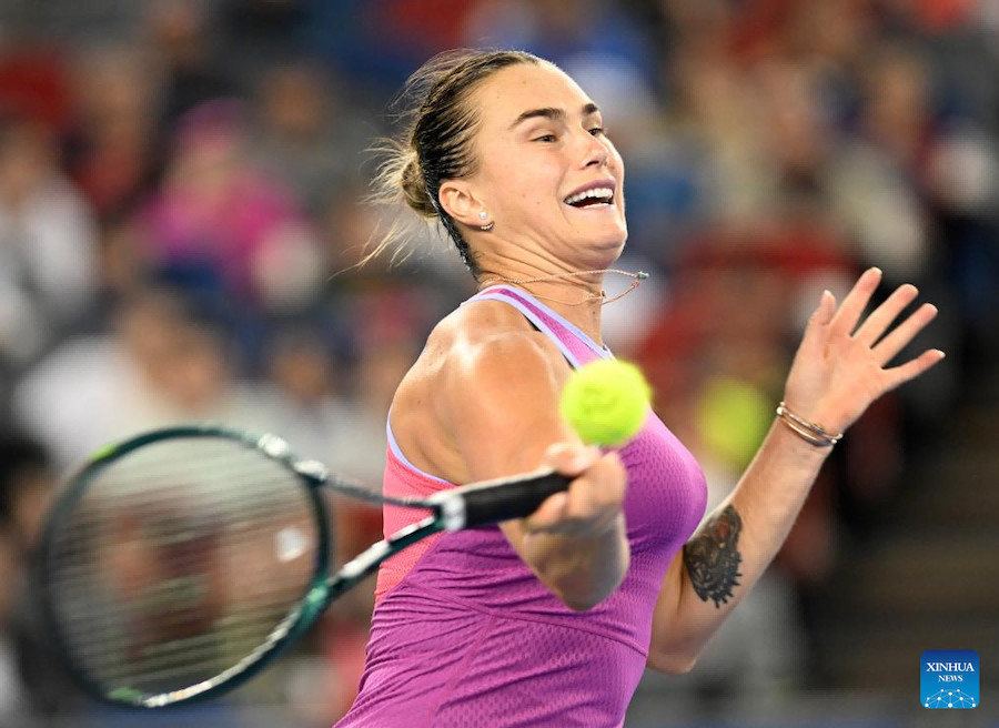 Sabalenka batte Zheng Qinwen e vince il Wuhan Open