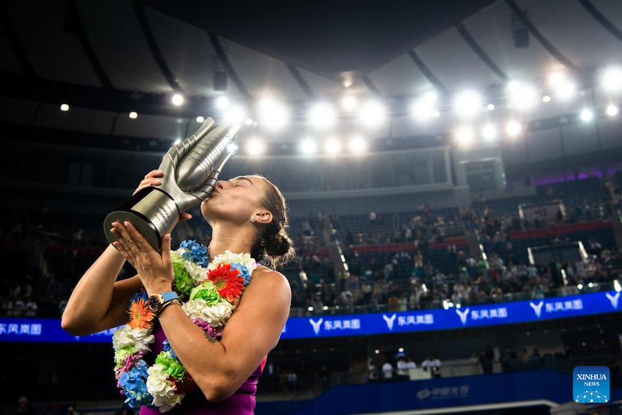 Sabalenka batte Zheng Qinwen e vince il Wuhan Open