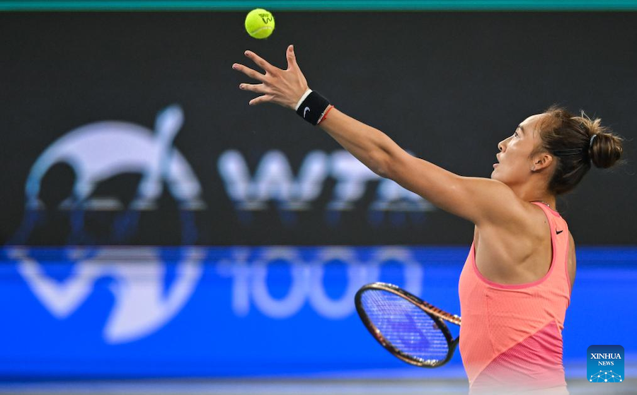 Sabalenka batte Zheng Qinwen e vince il Wuhan Open