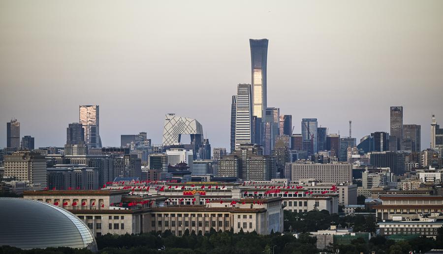 Skyline del quartiere centrale degli affari (CBD) al tramonto a Beijing, capitale della Cina. (2 settembre 2024 - Xinhua/Wang Jianhua)