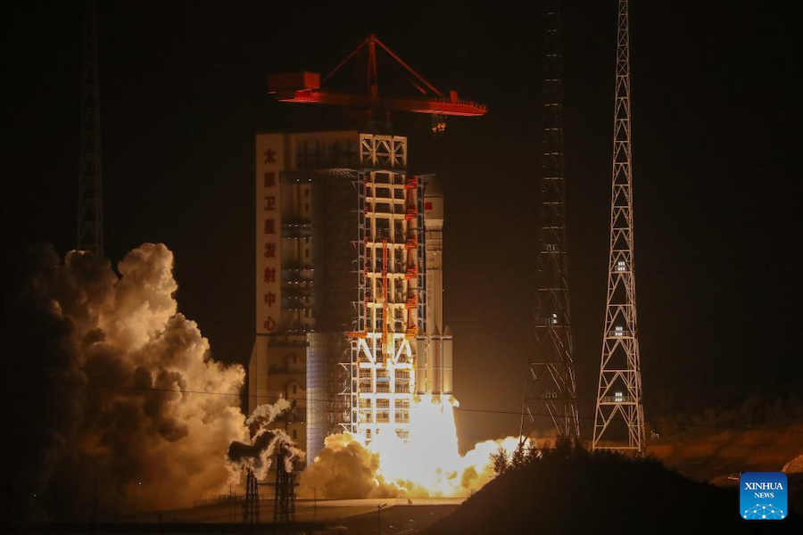 La Cina lancia con successo un nuovo gruppo satellitare